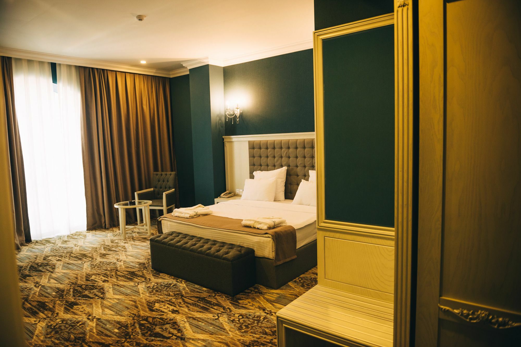 Hotel Emerald 4*